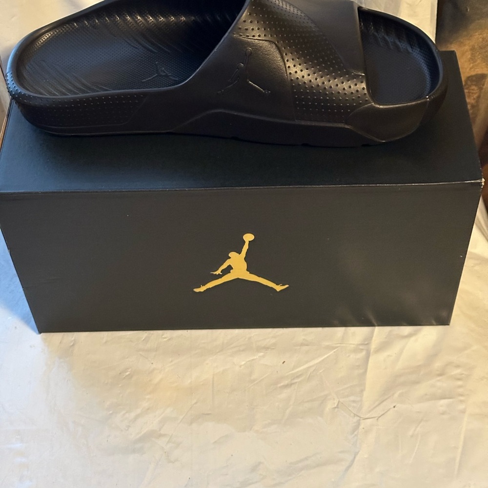 Nike Air Jordan Post Slide Sandals Size 9Mens Triple  Black